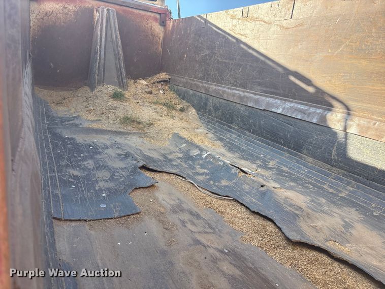 image for item FI0008 1993 Peterbilt 379 dump truck