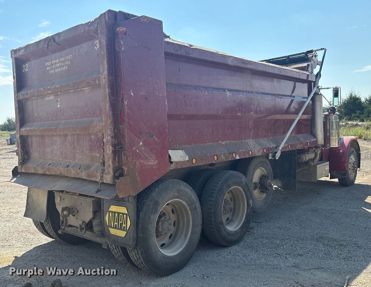 image for item FI0008 1993 Peterbilt 379 dump truck
