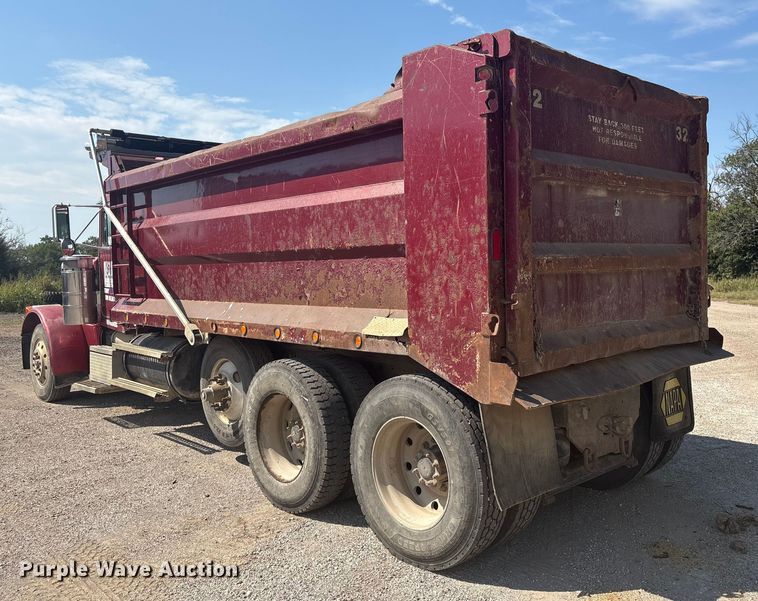 image for item FI0008 1993 Peterbilt 379 dump truck