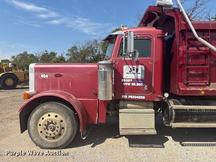 image for item FI0008 1993 Peterbilt 379 dump truck