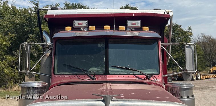 image for item FI0008 1993 Peterbilt 379 dump truck