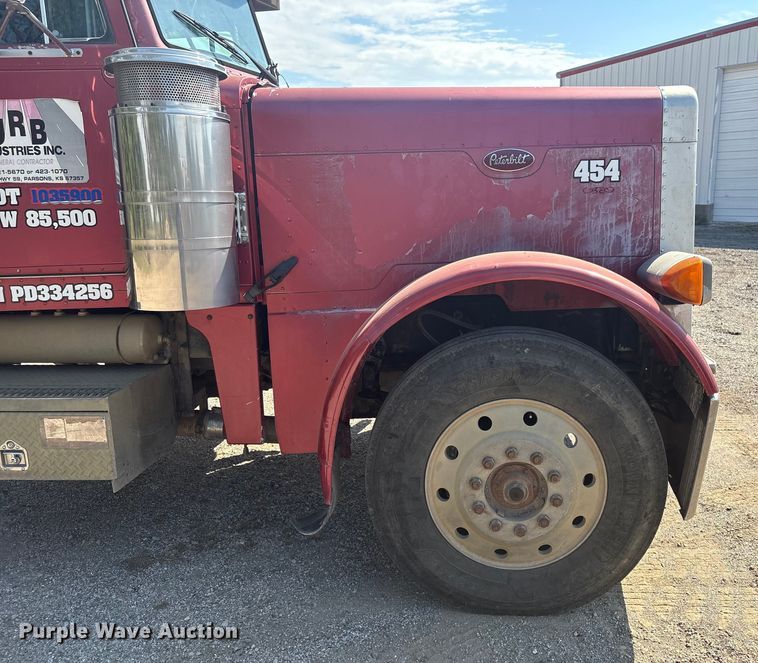 image for item FI0008 1993 Peterbilt 379 dump truck