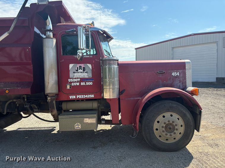 image for item FI0008 1993 Peterbilt 379 dump truck