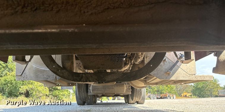 image for item FI0008 1993 Peterbilt 379 dump truck