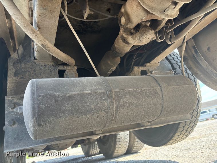 image for item FI0008 1993 Peterbilt 379 dump truck