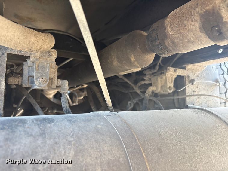 image for item FI0008 1993 Peterbilt 379 dump truck