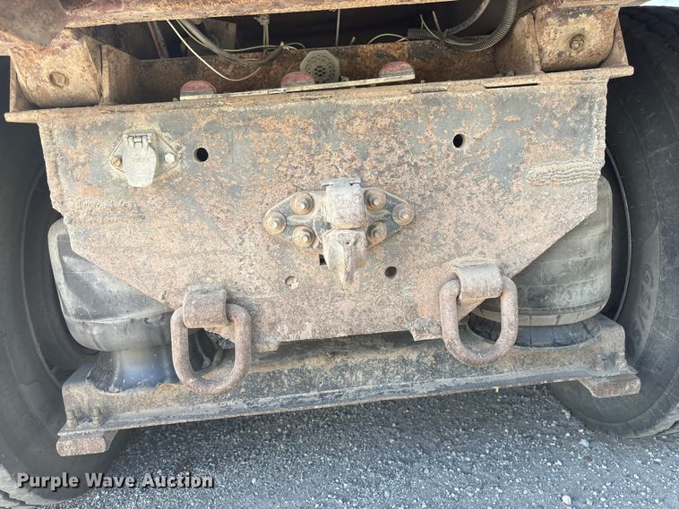 image for item FI0008 1993 Peterbilt 379 dump truck