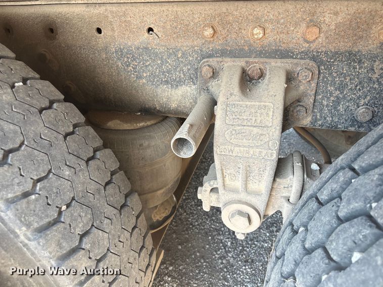 image for item FI0008 1993 Peterbilt 379 dump truck