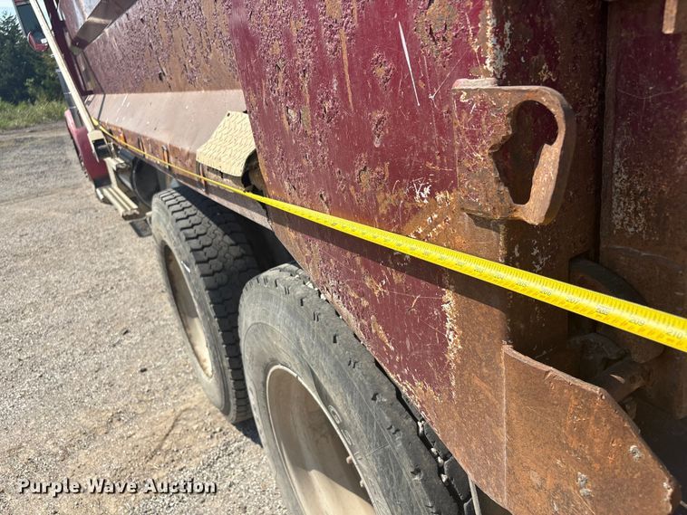 image for item FI0008 1993 Peterbilt 379 dump truck