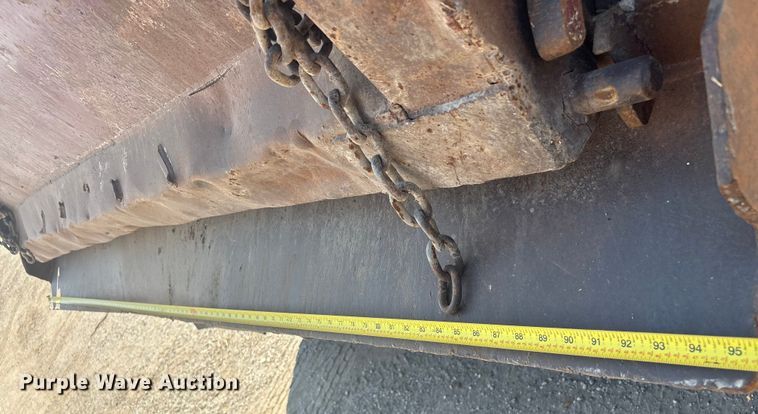 image for item FI0008 1993 Peterbilt 379 dump truck