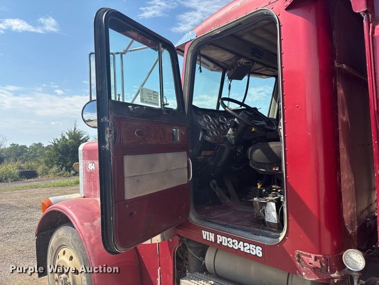 image for item FI0008 1993 Peterbilt 379 dump truck