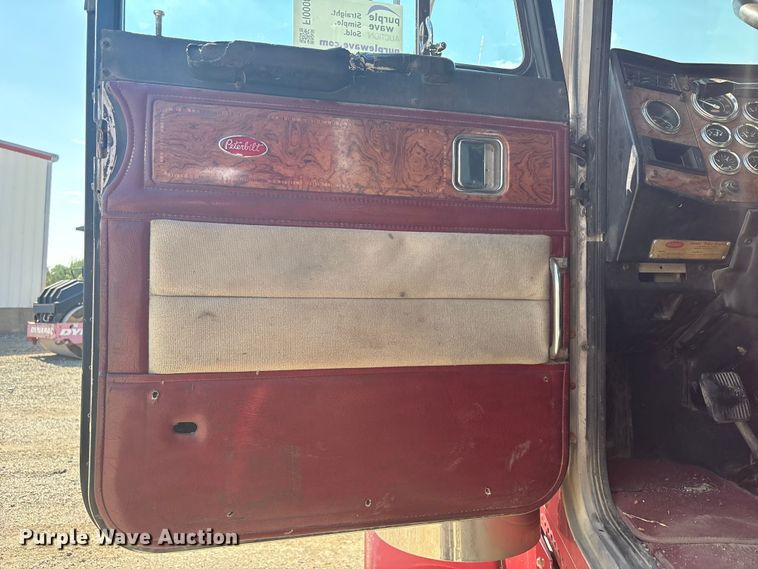 image for item FI0008 1993 Peterbilt 379 dump truck