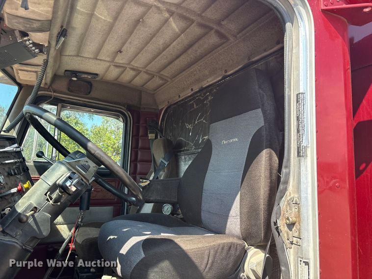 image for item FI0008 1993 Peterbilt 379 dump truck