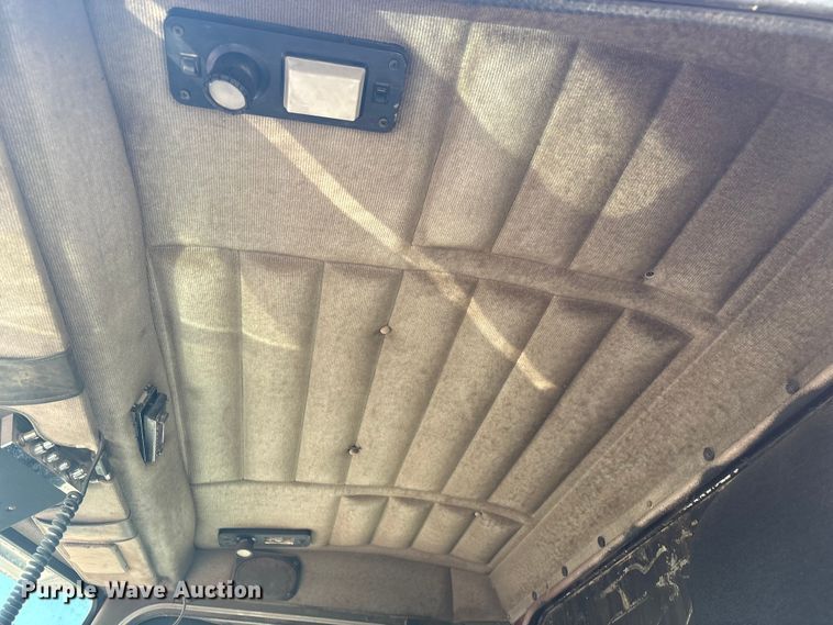 image for item FI0008 1993 Peterbilt 379 dump truck