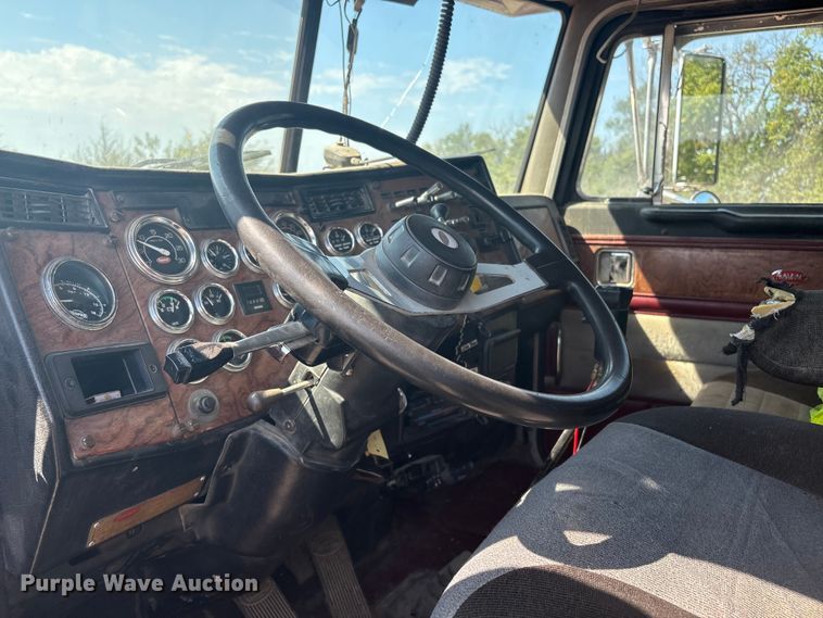 image for item FI0008 1993 Peterbilt 379 dump truck