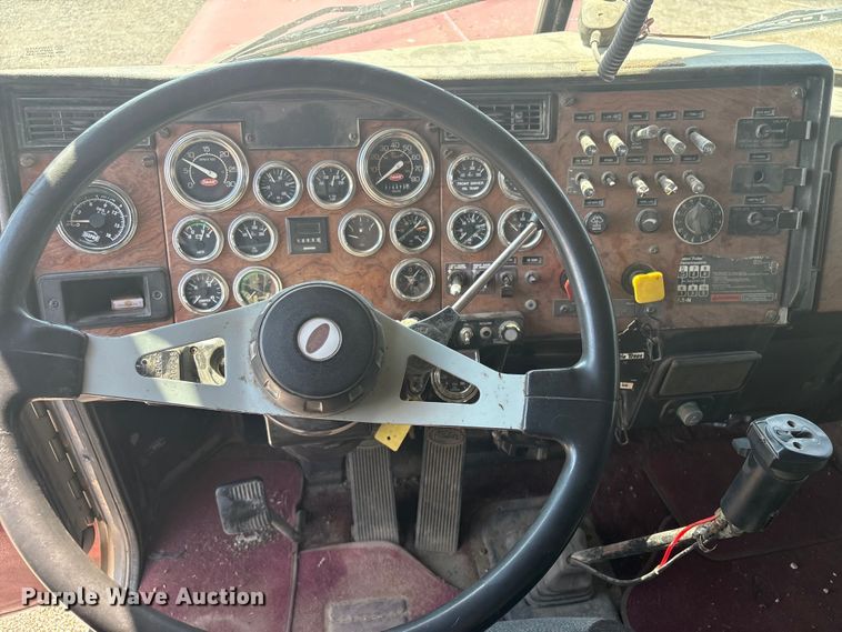 image for item FI0008 1993 Peterbilt 379 dump truck