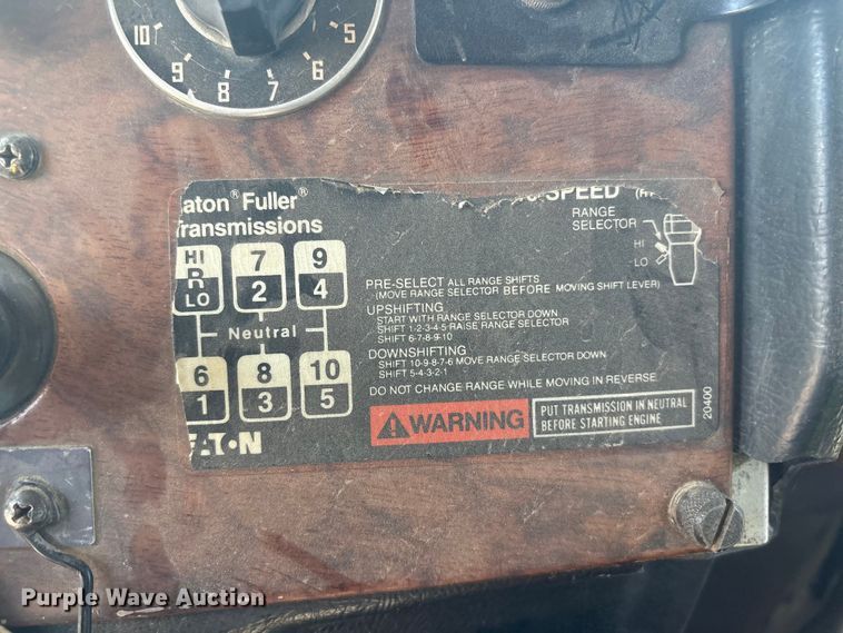 image for item FI0008 1993 Peterbilt 379 dump truck