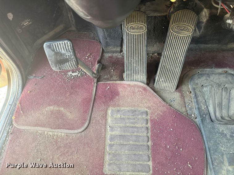 image for item FI0008 1993 Peterbilt 379 dump truck