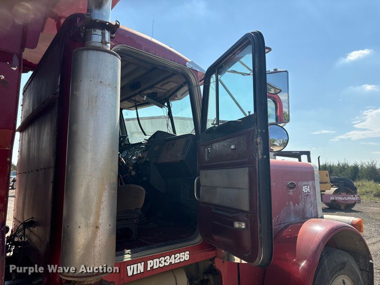 image for item FI0008 1993 Peterbilt 379 dump truck