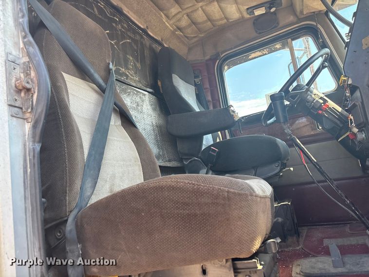 image for item FI0008 1993 Peterbilt 379 dump truck