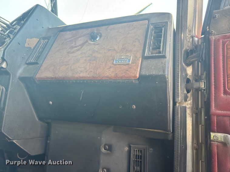 image for item FI0008 1993 Peterbilt 379 dump truck