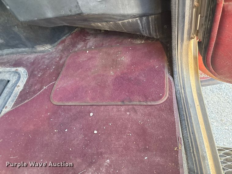 image for item FI0008 1993 Peterbilt 379 dump truck