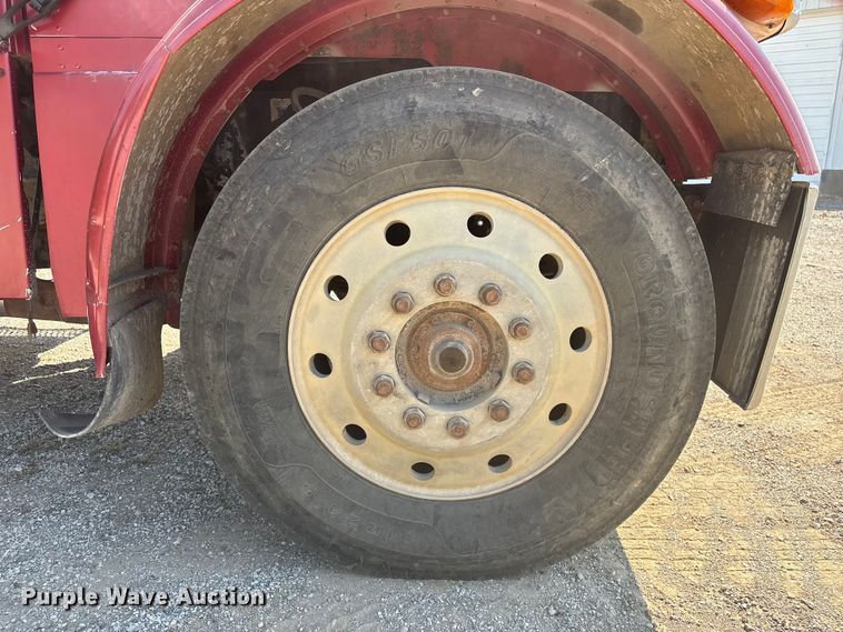 image for item FI0008 1993 Peterbilt 379 dump truck