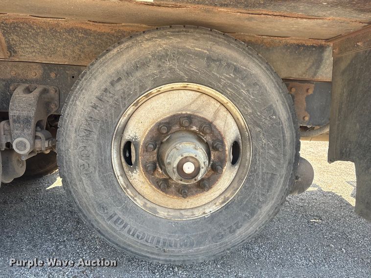 image for item FI0008 1993 Peterbilt 379 dump truck