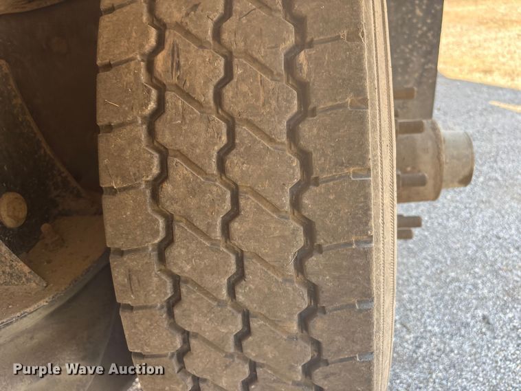 image for item FI0008 1993 Peterbilt 379 dump truck