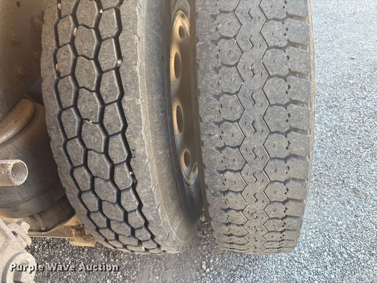 image for item FI0008 1993 Peterbilt 379 dump truck