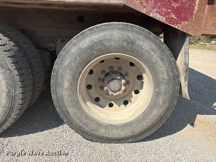 image for item FI0008 1993 Peterbilt 379 dump truck