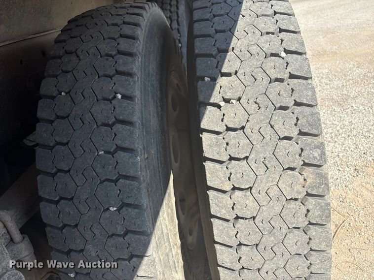 image for item FI0008 1993 Peterbilt 379 dump truck