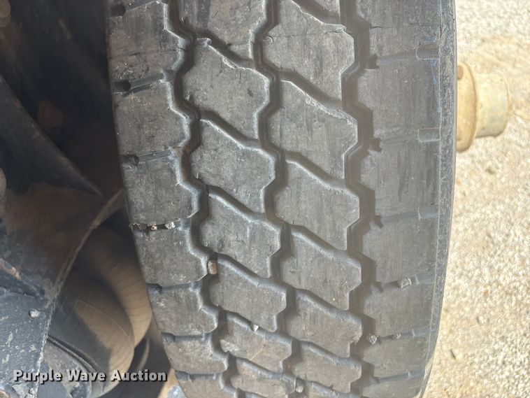 image for item FI0008 1993 Peterbilt 379 dump truck