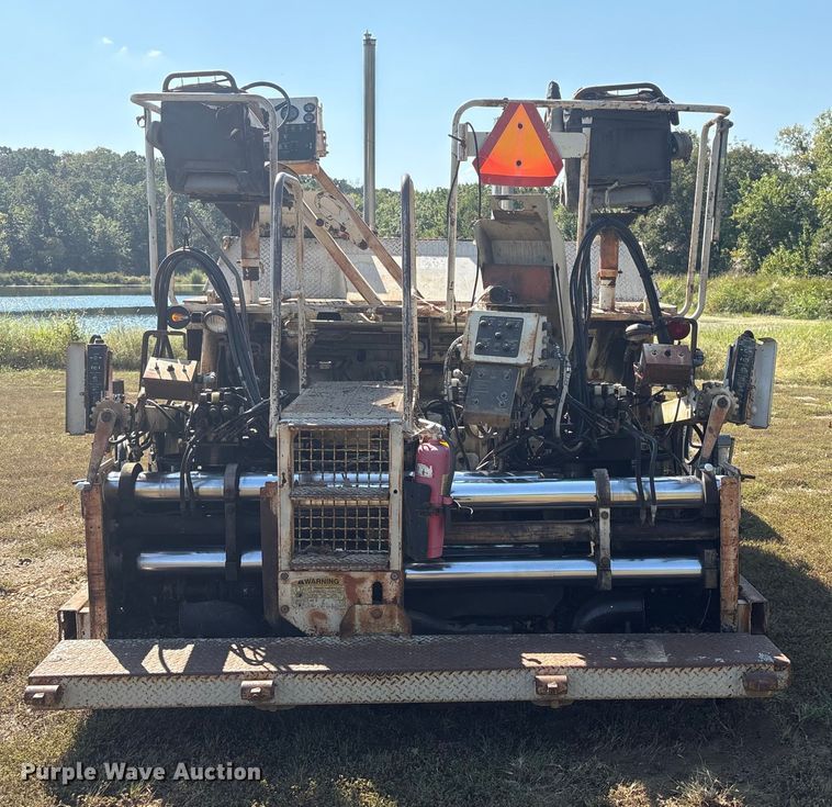 image for item FI0010 1996 Cedarapids CR361 paver