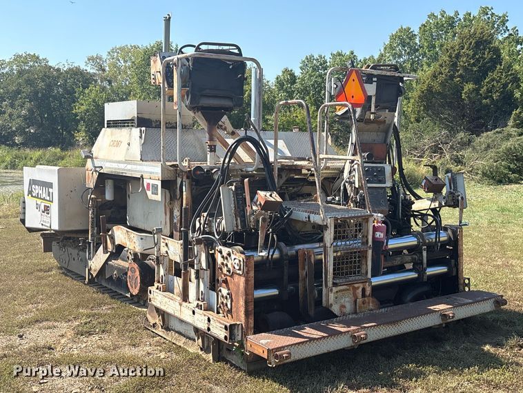 image for item FI0010 1996 Cedarapids CR361 paver