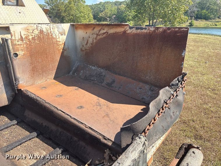 image for item FI0010 1996 Cedarapids CR361 paver