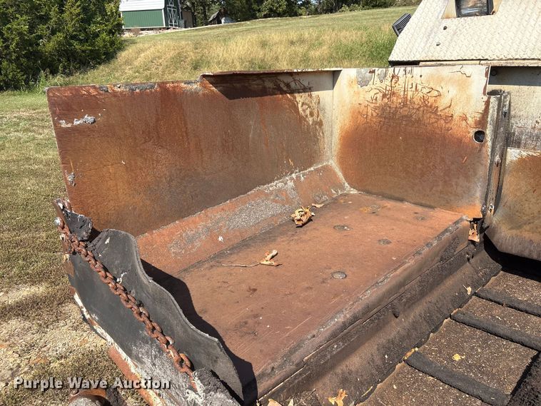 image for item FI0010 1996 Cedarapids CR361 paver