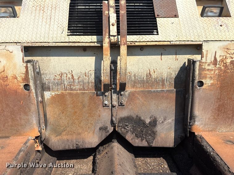 image for item FI0010 1996 Cedarapids CR361 paver