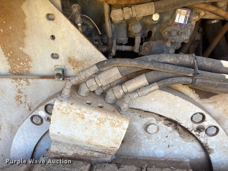 image for item FI0010 1996 Cedarapids CR361 paver