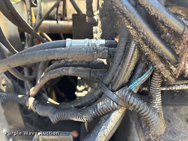 image for item FI0010 1996 Cedarapids CR361 paver