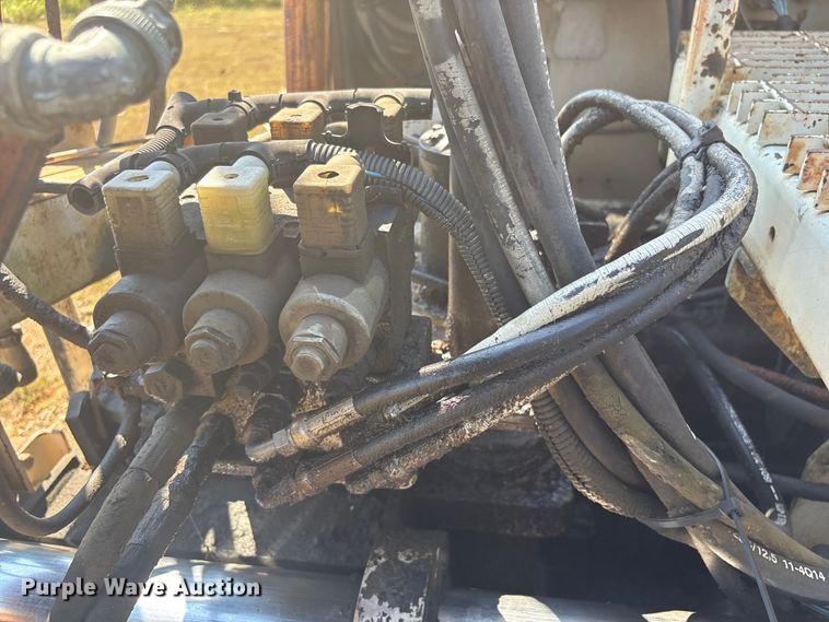 image for item FI0010 1996 Cedarapids CR361 paver