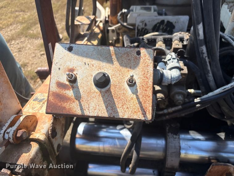 image for item FI0010 1996 Cedarapids CR361 paver