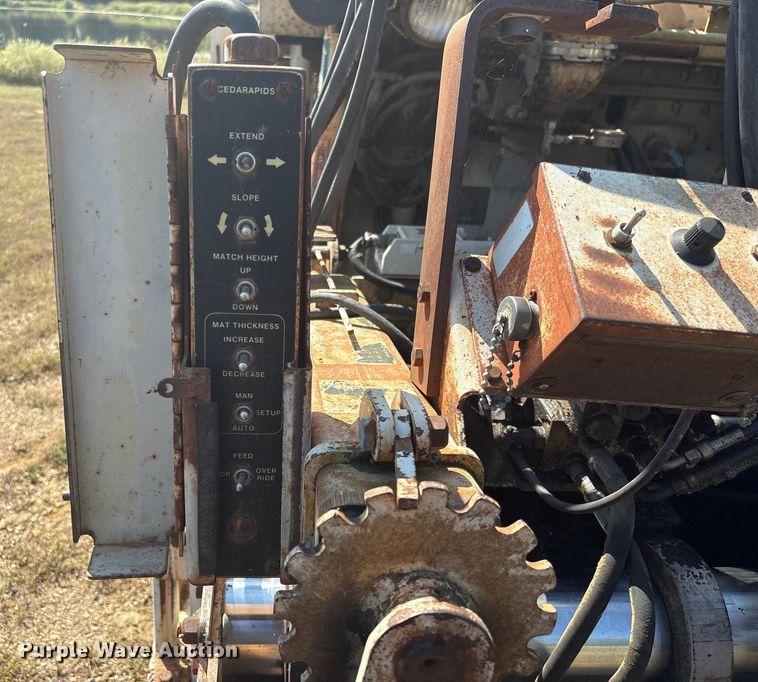 image for item FI0010 1996 Cedarapids CR361 paver