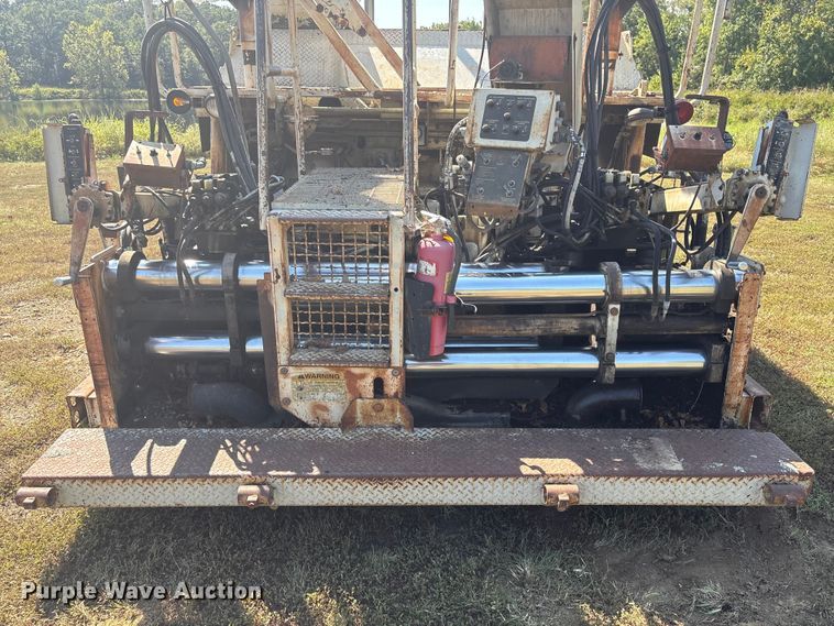 image for item FI0010 1996 Cedarapids CR361 paver