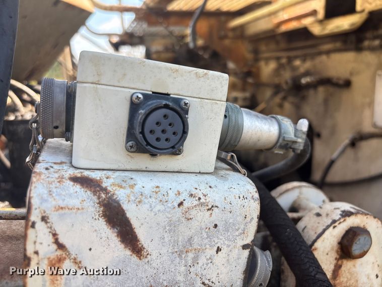 image for item FI0010 1996 Cedarapids CR361 paver