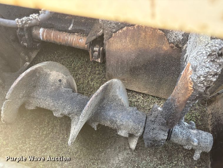 image for item FI0010 1996 Cedarapids CR361 paver