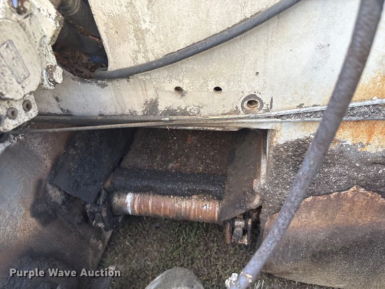 image for item FI0010 1996 Cedarapids CR361 paver