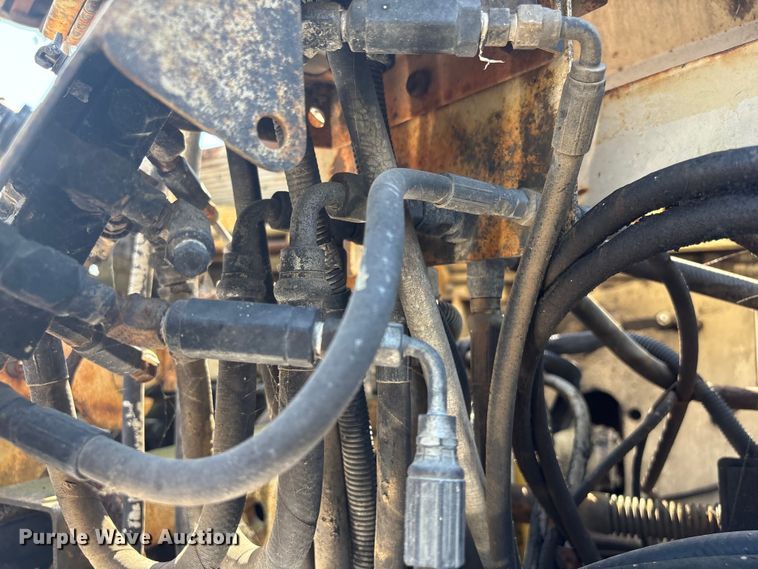 image for item FI0010 1996 Cedarapids CR361 paver