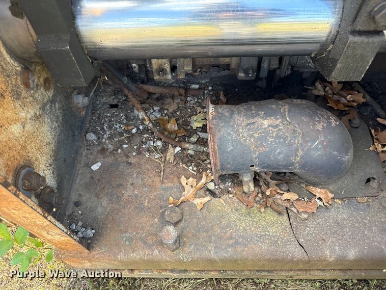 image for item FI0010 1996 Cedarapids CR361 paver