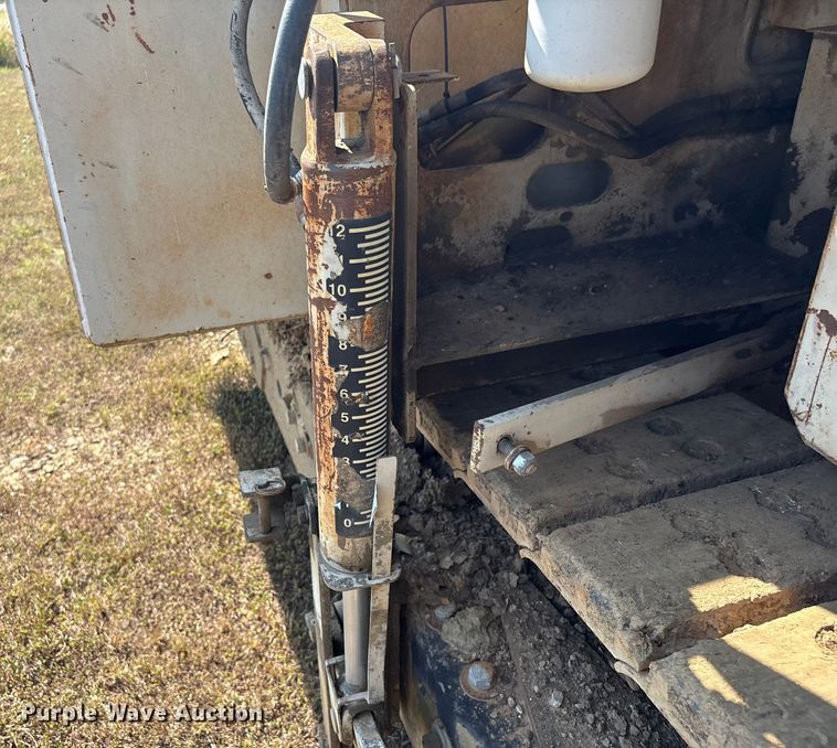 image for item FI0010 1996 Cedarapids CR361 paver